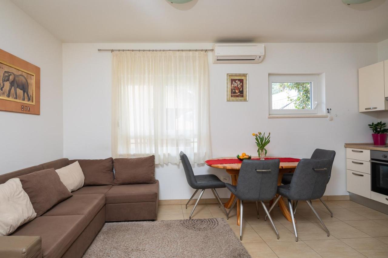 Adriatic Beach Suites Omiš Eksteriør bilde